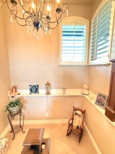 tair landing with shelf